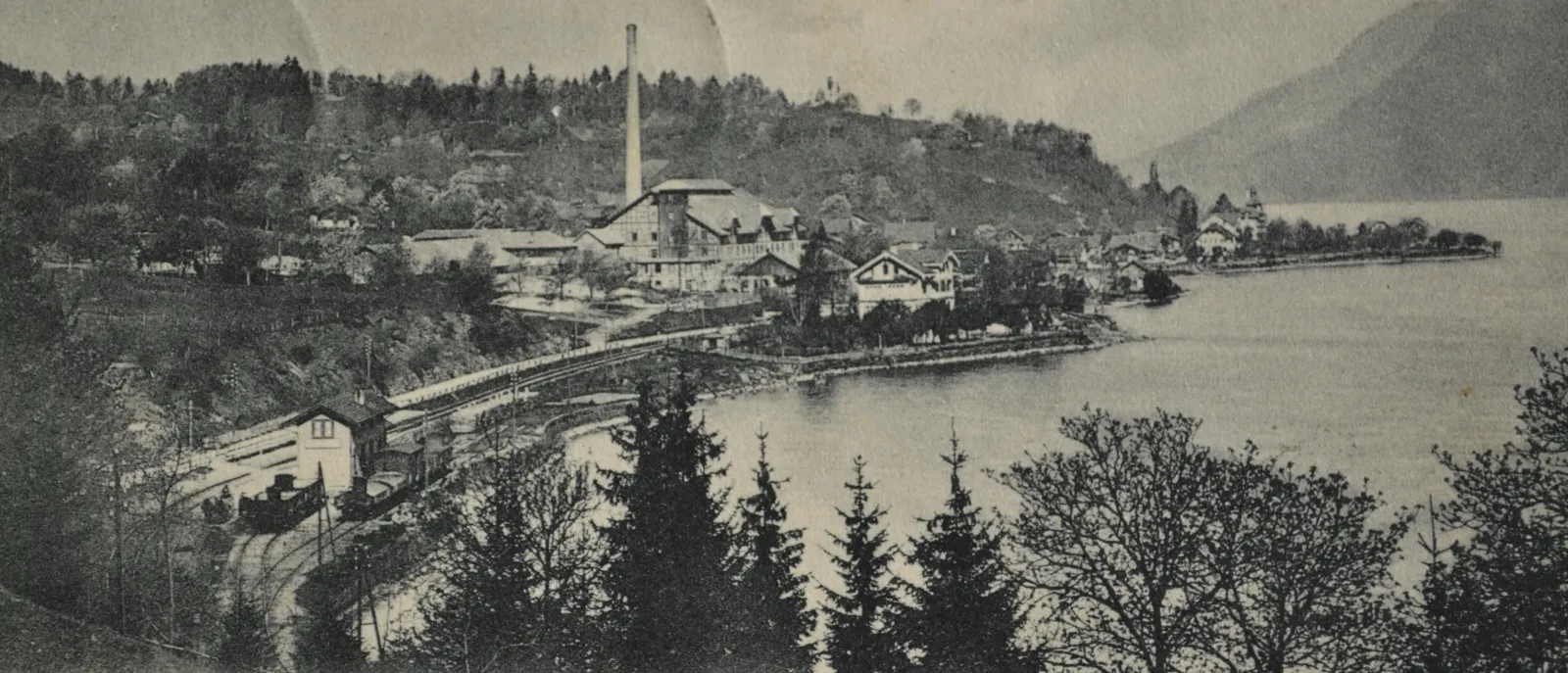 Historische Ansicht von Därligen am Thunersee mit der Ziegelei